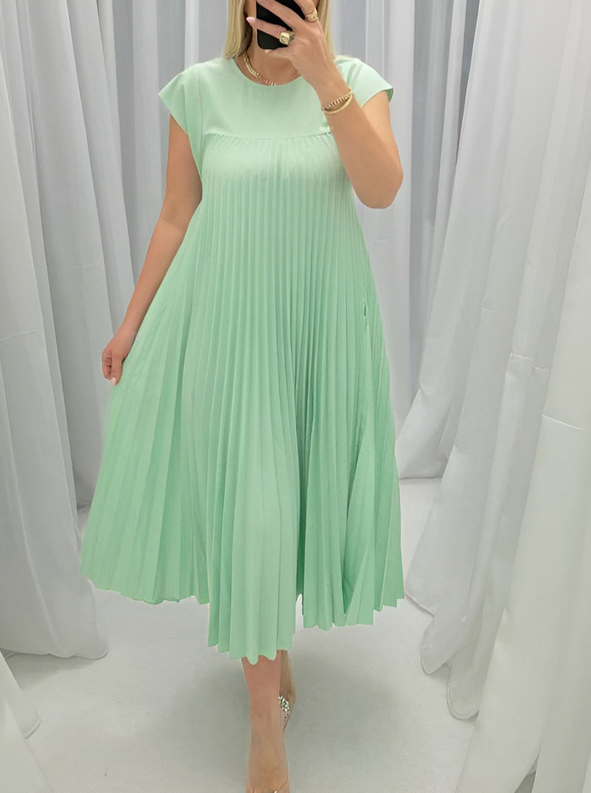 Simone | Lätt och elegant plisserad klänning